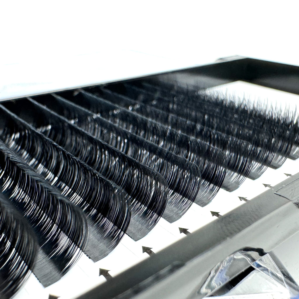 Elevate your beauty business with a wholesale supply of 0.03 CC Curl individual eyelashes. Bulk purchase options for lash professionals and technicians looking for premium eyelash extensions. Mejore su negocio de belleza con un suministro mayorista de pestañas individuales 0.03 CC Curl. Opciones de compra al por mayor para profesionales y técnicos de pestañas que buscan extensiones de pestañas premium.