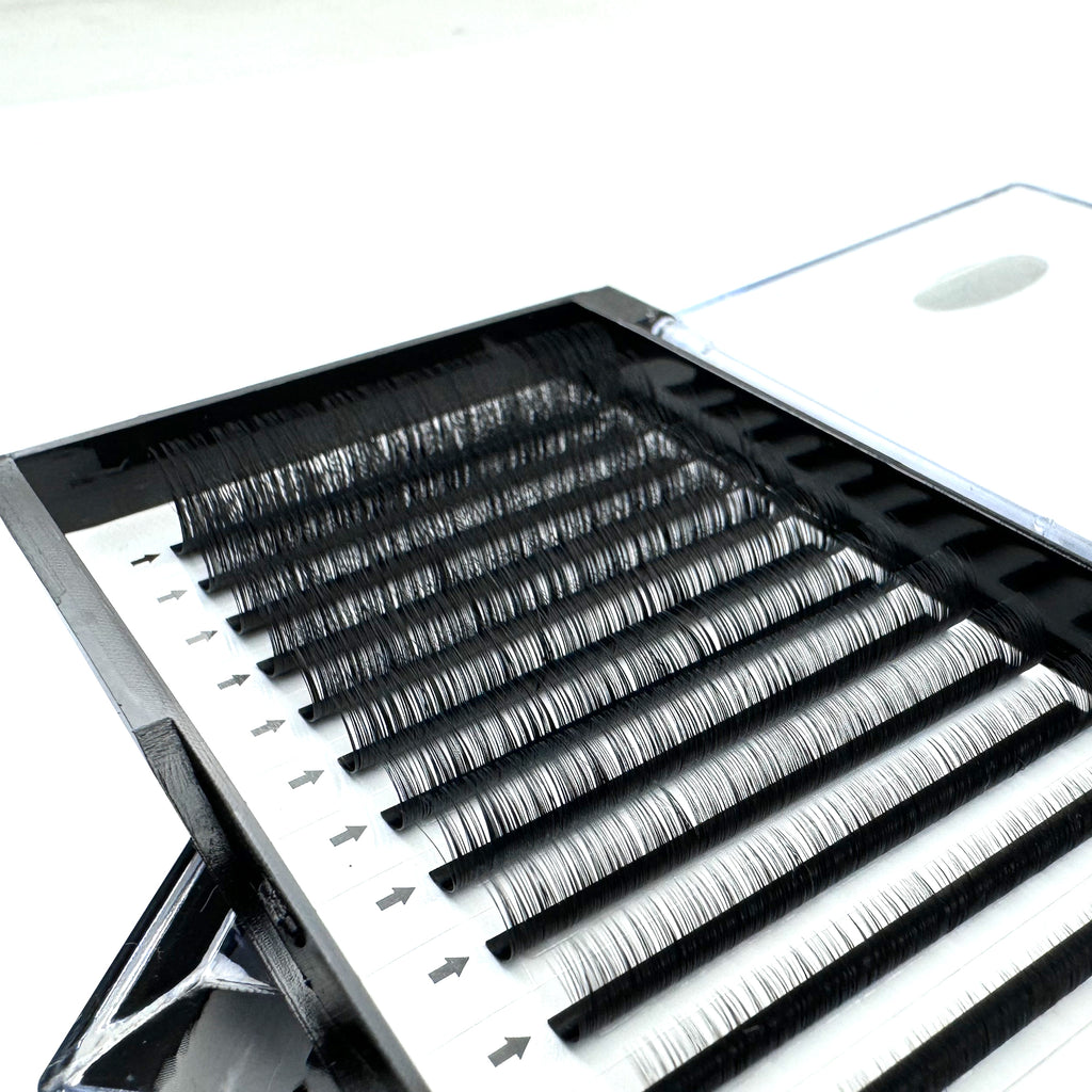 Secure a bulk supply of 0.05 DD Curl individual eyelashes for lash professionals and technicians. Wholesale orders available for eyelash extensions to elevate your beauty business. Asegure un suministro a granel de pestañas individuales 0.05 DD Curl para profesionales y técnicos de pestañas. Pedidos al por mayor disponibles de extensiones de pestañas para elevar su negocio de belleza.
