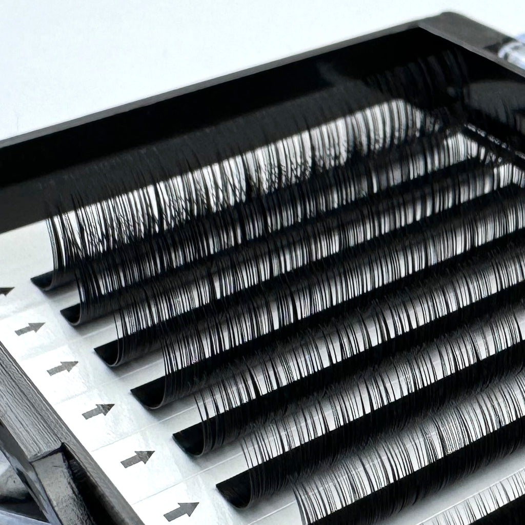 Elevate your beauty business with a wholesale supply of 0.07 CC Curl individual eyelashes. Bulk purchase options for lash professionals and technicians looking for premium eyelash extensions. Mejore su negocio de belleza con un suministro mayorista de pestañas individuales 0.07 CC Curl. Opciones de compra al por mayor para profesionales y técnicos de pestañas que buscan extensiones de pestañas premium.