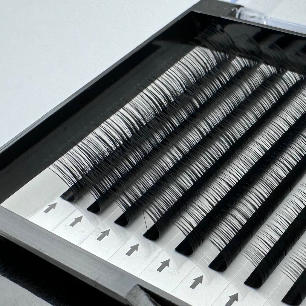 Elevate your beauty business with a wholesale supply of 0.07 DD Curl individual eyelashes. Bulk purchase options for lash professionals and technicians looking for premium eyelash extensions. Mejore su negocio de belleza con un suministro mayorista de pestañas individuales 0.07 DD Curl. Opciones de compra al por mayor para profesionales y técnicos de pestañas que buscan extensiones de pestañas premium.